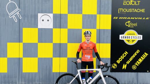 Armor cycles soutien le jeune cycliste José avec un vélo ADRIS